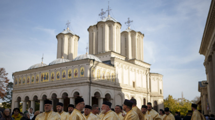 Sfântul Sinod al Bisericii Ortodoxe Române a aprobat canonizarea 16 femei cu viață sfântă