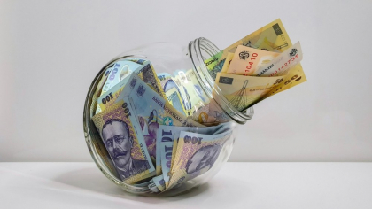 Cea mai mare bancă americană mizează contra leului pe piețele valutare. „E catastrofal. Înseamnă tăierea pensiilor și salariilor cu 20%”
