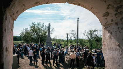 Maghiarii își refac monumentele din Ardeal. Coloana comemorativă a generalului Bem, reclădită după un secol