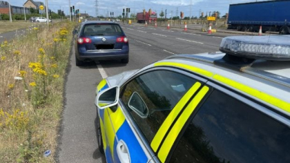 Un șofer cu numere românești a rămas fără mașina cu volan pe dreapta, în Marea Britanie