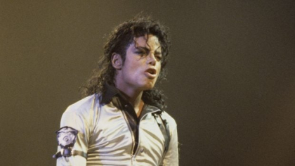„Zgomotele stil Michael Jackson” l-au lăsat pe un bărbat fără job. A fost acuzat că a scos sunete ascuțite de tip „hi-hi” către colegul său