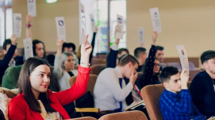 Consiliul Național al Elevilor critică noile planuri-cadru: prea puține opționale, lipsă de consultare și strategie pentru profesori