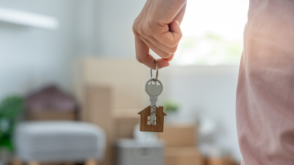 Proprietar de casă sau apartament în 2025. România schimbă legea. Cine va plăti mai puțini bani