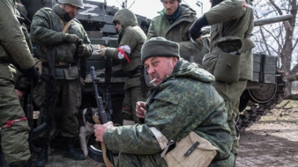 Armata rusă își tratează propriii soldați cu o brutalitate greu de imaginat: soldați electrocutați, umiliți și trimiși la moarte pentru că nu au bani de mită
