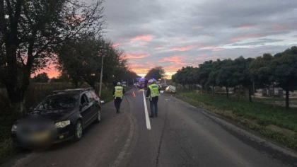 Doi tineri au murit: motocicleta pe care se aflau s-a ciocnit de o maşină din spate şi a căzut pe sensul opus de circulaţie, în Mureș