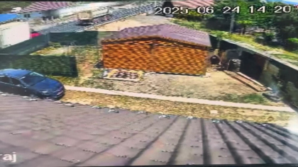 Momentul în care o mașină s-a izbit violent de un autocar. Un copil de 6 ani și-a pierdut ambii părinți