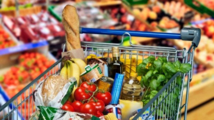 Prețurile la alimentele de bază rămân plafonate până în toamnă. Lista completă a produselor la care prețurile rămân neschimbate