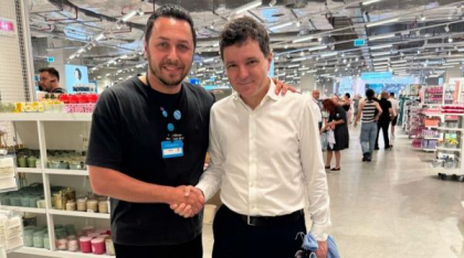 Înainte de a pleca la Haga, Nicușor Dan s-a dus la cumpărături cu fiica lui la Primark, magazin cu prețuri reduse