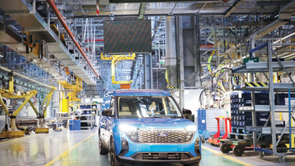 Ford Otosan Craiova depăşeşte Dacia Mioveni două luni la rând: uzina de la Craiova începe să reducă decalajul de producţie de maşini faţă de uzina de la Mioveni