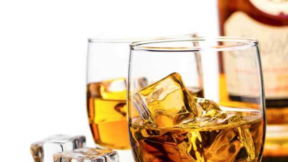 Alcoolul ar trebui să aibă etichete care avertizează asupra riscului de cancer, spun specialiştii