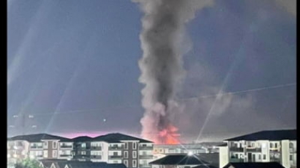 Aerul este încă afectat în mai multe zone din București, după incendiul de la „Dragonul Roșu”. Recomandări din partea autorităților