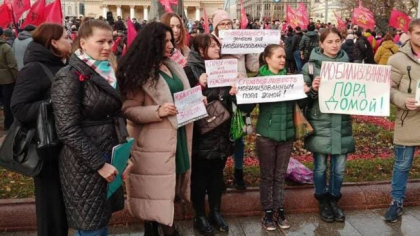 Soțiile și mamele unor soldați ruși mobilizați pe front fac apel la proteste în timpul paradei lui Putin: „Vrem o pace reală, nu cuvinte”