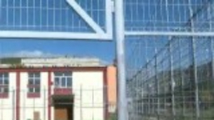 Reacția școlii din Gorj unde o fetiță de 8 ani a fost rănită după ce o poartă de fotbal a căzut peste ea