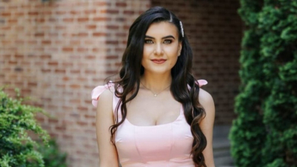 Eliza, eleva model din Prahova! E singura care a obținut media 10 la Bacalaureat. Făcea naveta zilnic, 25 de kilometri dus și 25 întors. „Cea mai plăcută surpriză din viața mea”