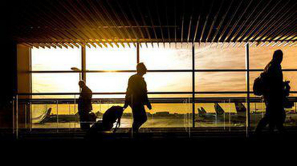 Aeroportul Otopeni: O femeie voia să scoată din țară trei copii. Tânăra avea acte false, iar unul dintre minori nu era al ei