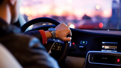 Taxă auto 2025. Șoferii trebuie să plătească 2.700 de lei pentru a putea scoate mașina din parcare. Toți trebuie să scoată bani din buzunar, indiferent de vehicul
