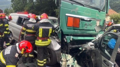 Dubă cu volan pe dreapta, înmatriculată în Marea Britanie, spulberată de un TIR, pe Valea Oltului. Circulația este blocată