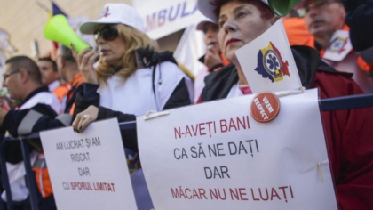 Revolta bugetarilor față de tăierea sporurilor ia amploare. Sindicatele au întocmit o celulă de criză