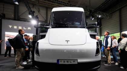 Primele camioane electrice Tesla vor fi gata la sfârșitul acestui an, cu o tehnologie de încărcare ultra-rapidă