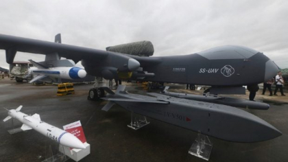 „Mama morții”: China pregătește lansarea unei drone-mamă capabile să elibereze roiuri de UAV-uri autonome letale