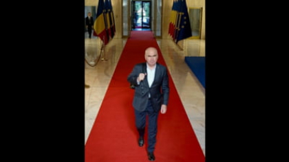 Bolojan a început "curățenia" la Cancelaria Primului Ministru: A cerut demisiile a zeci de consilieri și secretari de stat, apropiați foștilor premieri Nicolae Ciucă și Marcel Ciolacu SURSE