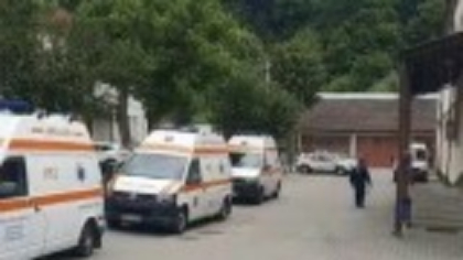 Șașe persoane au nevoie de îngrijiri medicale, după incendiul care a izbucnit într-un bloc din Ploiești. VIDEO
