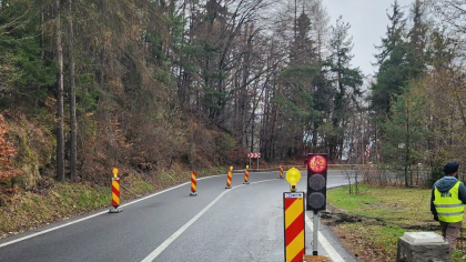Au început forajele pentru consolidarea drumului spre Poiana Brașov