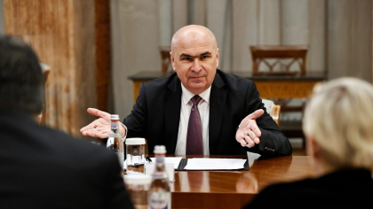 Răsturnare de situaţie anunţată de Bolojan: Cumulul pensiei cu salariul va fi interzis, măsura a fost doar amânată