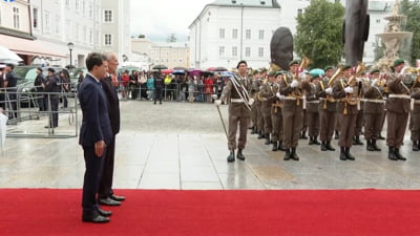 Nicușor Dan, primit de omologul său austriac Alexander Van der Bellen, la Salzburg. Cei doi șefi de stat vor avea convorbiri tete-a-tete VIDEO