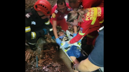 Copil căzut într-un canal cu o adâncime de 4 metri, la Târgu Mureș. A fost preluat în stare gravă de un echipaj medical FOTO