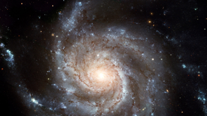 Teoria lui Einstein duce la descoperirea unei planete gigant rare la marginea Căii Lactee