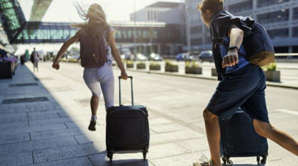 Vot în UE. Companiile aeriene nu mai au voie să taxeze suplimentar bagajele de mână. Ce înseamnă asta pentru pasageri