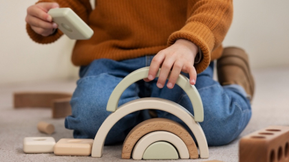 Cum au apărut, de fapt, jucăriile Montessori?