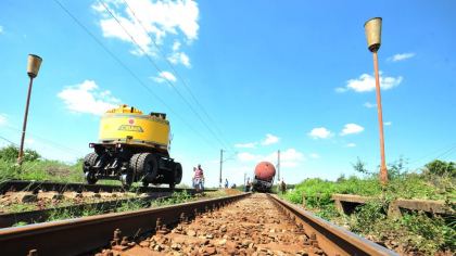 Bacău: O adolescentă de 15 ani, accidentată mortal de tren