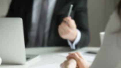 INS: Câştigul salarial mediu net a crescut cu 6,4% în luna martie. Domeniile cel mai bine plătite