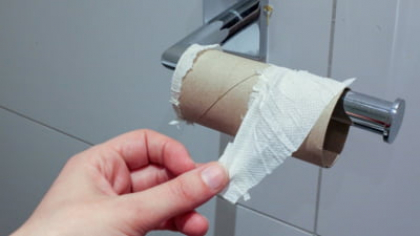 Fără hârtie igienică? De la bureți romani la catifea – secretele surprinzătoare ale igienei de-a lungul istoriei
