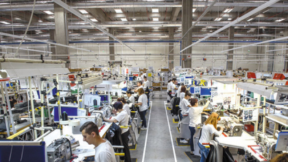Producătorul de componente auto Faurecia România a trecut pe profit în 2024, la afaceri de 1,516 mld. lei