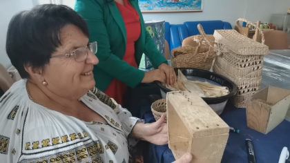 Meșteșuguri aproape uitate sunt readuse în atenția copiilor. „Între împletit și țesut papura este diferență mare”