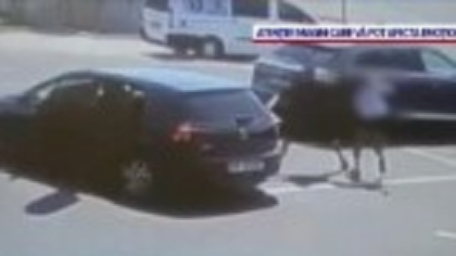 Scene brutale în Bacău: bărbați filmați când încercau să răpească o femeie. Ce a urmat
