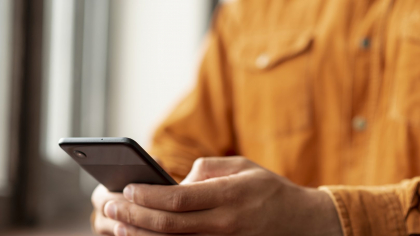 A fugit din dragoste, dar a ajuns în sala de judecată. O relație începută online s-a transformat într-un coșmar cu amenințări și abuzuri pentru o româncă