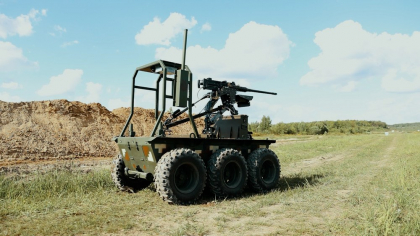 Ucraina înarmează robotul terestru „Ravlyk” cu mitraliera M2 Browning și îl trimite pe front