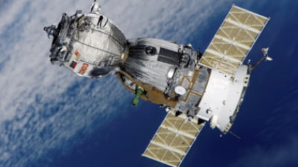Un pasionat de radio a vorbit cu astronauții de pe ISS folosind un aparat construit în propriul garaj VIDEO