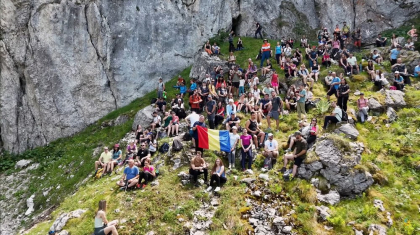De la Coreea de Nord la Piatra Craiului. Cum au creat doi vloggeri români, fără să vrea, cel mai mare eveniment de hiking comunitar