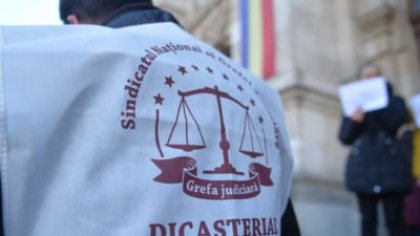 Instanțele ar putea fi blocate în urma protestelor grefierilor. Aceștia sunt nemulțumiți de măsurile guvernului prin care vor pierde din venituri