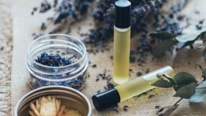 Apa de parfum versus apa de toaletă: Care este alegerea potrivită pentru tine?