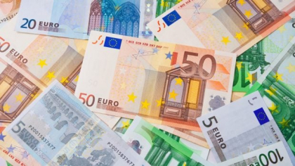Primăria Craiova cumpără 100 de bănci stradale, cu spătar și cotiere, pentru aproape 50.000 de euro