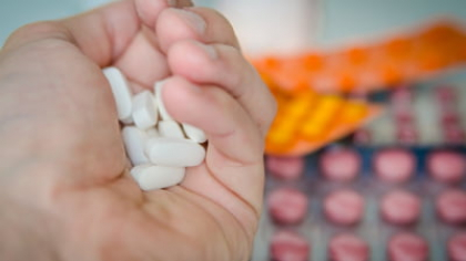 Urmează scumpiri la medicamente, dar "categoriile vulnerabile de populație nu ar fi afectate", promite CNAS