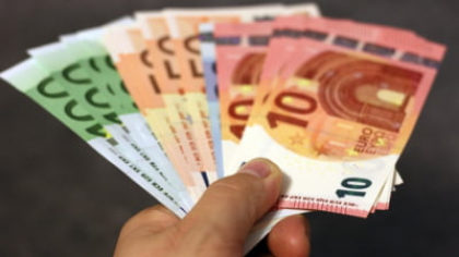Statele membre UE își dau astăzi aprobarea finală pentru trecerea Bulgariei la moneda euro. De când se va produce schimbarea