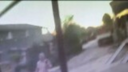 Un bărbat din Dolj şi-a ameninţat soţia şi apoi a rămas singur în casă cu cei 4 copii. A tras cu arma înspre polițiști