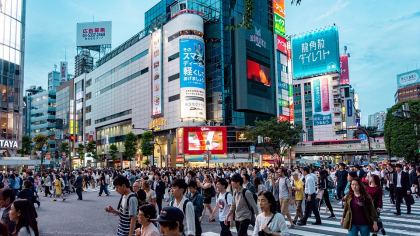 Turiștii din Japonia plătesc pentru a trăi o zi ca liceeni. Cât costă experiența